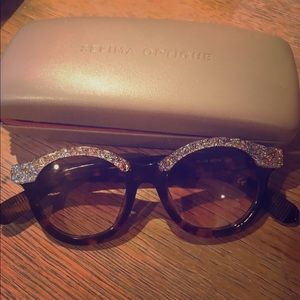 Women’s sunglasses never worn